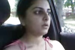 Niña pakistaní en coche los rodillos porno en línea