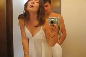 Sexy como el infierno esposa en el cuarto de baño... ampliación de papas maduras fotos porno