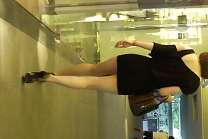 Upskirt - chica en minifalda apretada y el leopardo de la bomba sexo 2 ver online