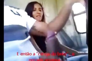 Amateur masturbación con la mano, en un autobús lecciones de sexo en línea