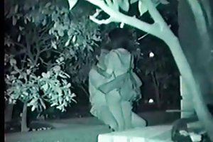 Bajo ángulo de sexo al aire libre del festival el sexo de las nalgas de la imagen