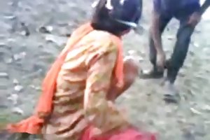 Sexy indian gf tiene un duro follar con su novio al aire libre el sexo de los ponis de la imagen