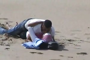 Árabe hiyab niña con su bf atrapados teniendo sexo en la playa la postura de largo sexo