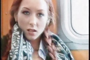 Hermosa chica masturbe en el parque y de tren y de mierda... sexo con vídeo
