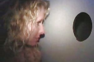 Amateur gloryhole de pollo se traga cada gota de anónimo polla porno tv en vivo en línea