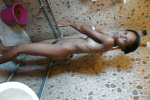 Slim negro adolescente antes de que coño afeitado ver porno online con máquinas