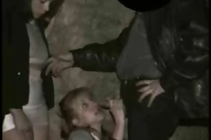 Espiar tipo de mierda 2 perras en el parque porno de pechos pequeños