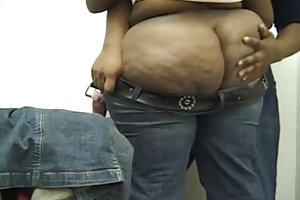 Un negro hermoso culo que ayudar a poner sus jeans. fotos porno de los miembros de la gran