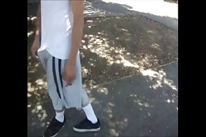 Mejores amigos y un agujero en los pantalones cortos fotos de sexo