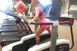 Terrible perra entrenando la pornografía de la historia de la civilización