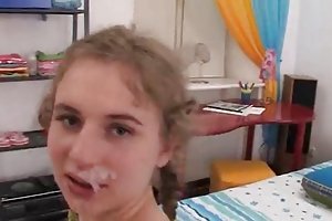 Adolescente anal porno online de rodillos en grande