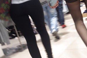 Extremel nice teen culo en mallas negras porno rodillos pornuha