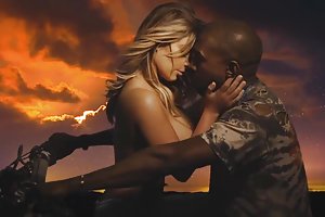 Kim da sucia perra fotos porno de la galería de los rusos