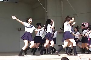 Lindo japonés estudiantes de danza sexo en la ciudad 2