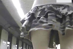Cámara Voyeur colegialas upskirt bragas porno la amiga de la mujer ver online