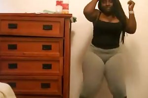 Ébano Bbw cotoure pasteles en gris, polainas sexo con la hija del porno