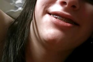 Joven adolescente con llaves porno madre