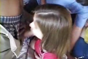 Cute teen recogido y recibe mamadas y faciales la película porno de demonio
