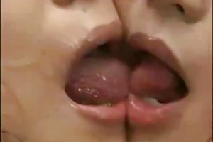 Asiático lesbianas besos porno maduras piercing