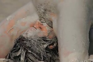Queensnake.com - plata de barro 2 sexo en grupo de la foto