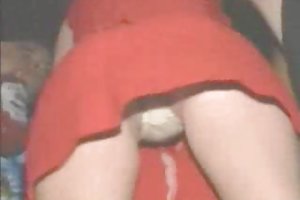 Upskirt - chica linda en la noche del partido pornuha el padre y la hija