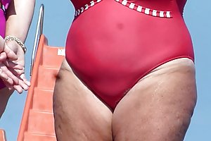 Bbw hiry abuela espiando en la playa pornuha rodillos de baño