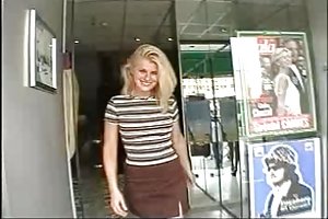 El Facial y el público en pie pornuha con maría