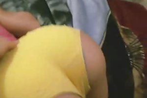 Mostrando su culo, luego se las follan por detrás la venta de pornografía