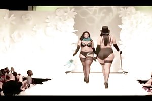 Espesor de las piernas y el culo en ropa interior ver el viejo porno