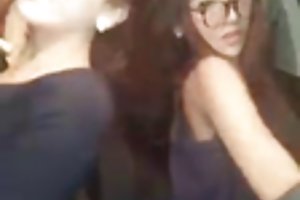 Montón de lady boy chicas bailando en un atasco de tráfico ver porno de rusia