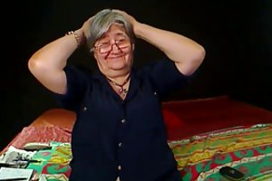 La abuela del vecino estudiante de español de la película porno en línea