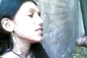 Desi la universidad gf chupando pene circuncidado de bf en hindi video porno de ver