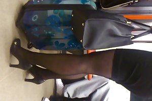 Dama de negro sheer pantyhose duro de mierda con las máquinas
