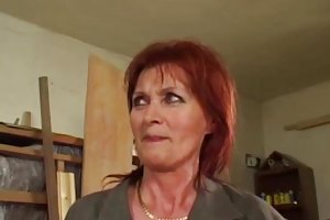 Pelirroja de la abuelita le encanta anal sexo con otro video