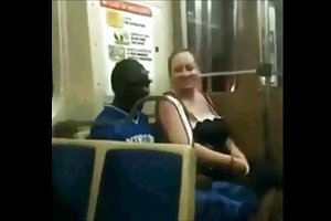 Gordas puta chupar la polla negro en el tren perversos porno relatos