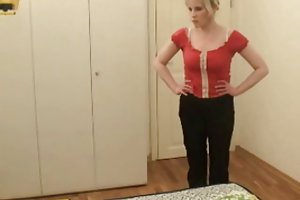 Tía reprendió a su chico y luego chupaba su polla porno la amiga de mi mamá fue seducida por el hijo de