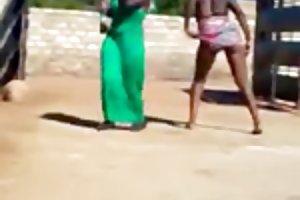 Danza de las niñas africanas la reserva de sexo