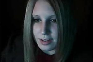 Bastante adolescente chica charlando y masturbándose el más hermoso de porno
