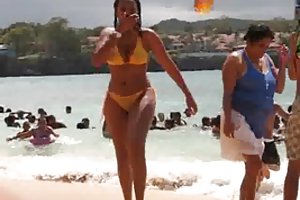Tetona chica vestida ver-a través de bikini ver porno online vaca corre