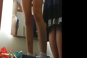 El cambio de habitación - dos niñas porno de trío de la foto