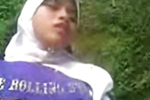 Indonesia jilbab -mahasiswi akbid riau mesum porno madura fue seducida por un chico