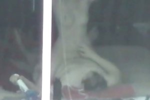 Mirón de la ventana de sexo de la pareja porno erótico juegos hentai