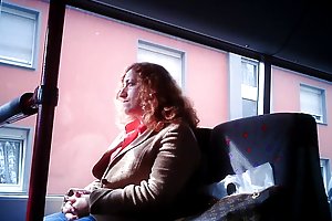 Masturbación pública en autobús y tren indio de casa porno