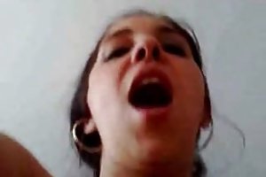 Joven mujer árabe chupa y folla. porno casting madre con la hija