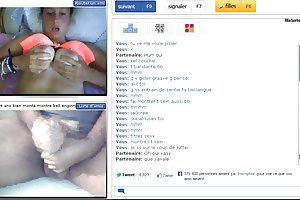Bazoocam: buena corrida en las tetas y en la boca ver online porno de pechos grandes
