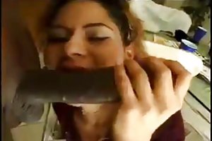 Latina milf chupa y traga bbc cum el sexo por la amistad de la película